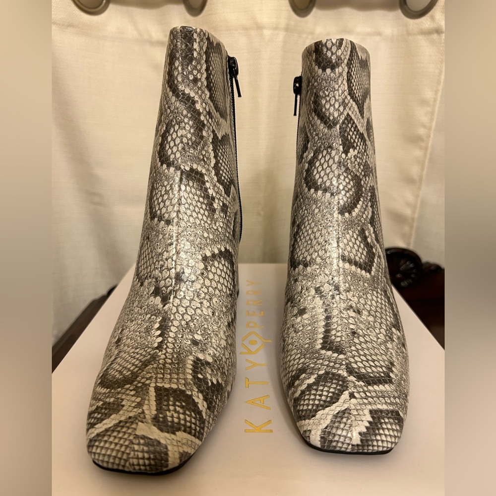 Katy Perry Collections 8.5 Gray Snake Print Ankle Booties NIB Geminni Bootie